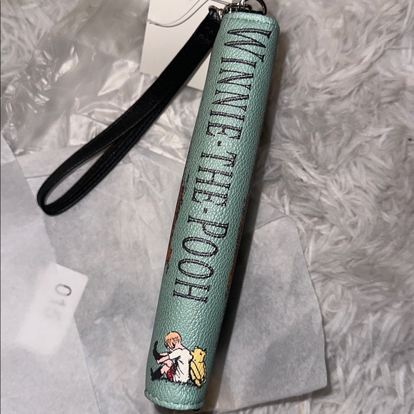 Disney Winnie the Pooh Book Cover Wallet or Wristlet - BRAND NEW - Picture 6 of 9